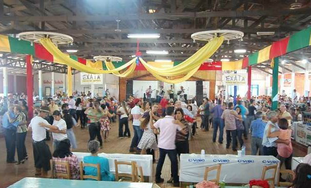 Cerca de 400 pessoas participaram do 6º aniversário do Unindo Tradições; neste ano, a expectativa é que sejam 800.