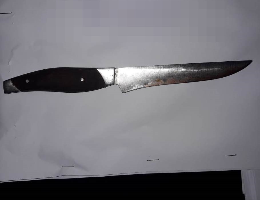 A faca usada pela esposa para tentar matar o marido em Amambai. (Foto: A Gazetanews)