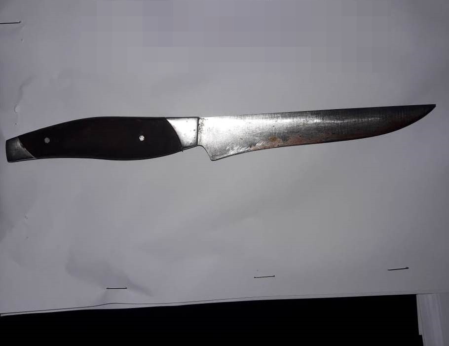Mulher esfaqueia marido em Amambai A faca usada pela esposa para tentar matar o marido em Amambai. (Foto: A Gazetanews)