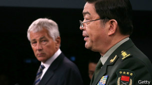 Chuck Hagel acusou a China por ataques cibernéticos durante conferência em maio 