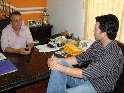 Roberto Protético destaca importância da Expobai para o município O presidente do Legislativo Municipal, vereador Roberto Protético durante recepção ao presidente do SR, Christiano Bortolotto. A Câmara é parceira da Expobai 2010.