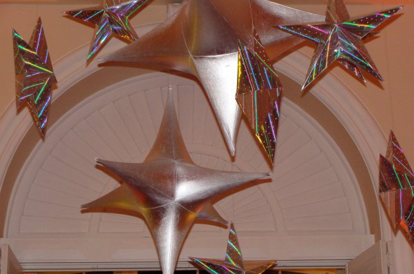 Mesmo com todas as festas, há quem prefira elevar seu pensamento e orar durante a chegada do ano novo.