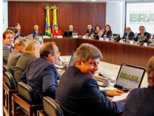 Governo cria linha de crédito de R$ 20 bilhões para estados via BNDES Dilma se reúne com governadores no Palácio doPlanalto (Foto: Roberto Stuckert Filho/PR)