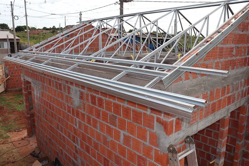 15 das 40 habitações já estão respaldadas e prontas para receber a cobertura / fotos: Decom