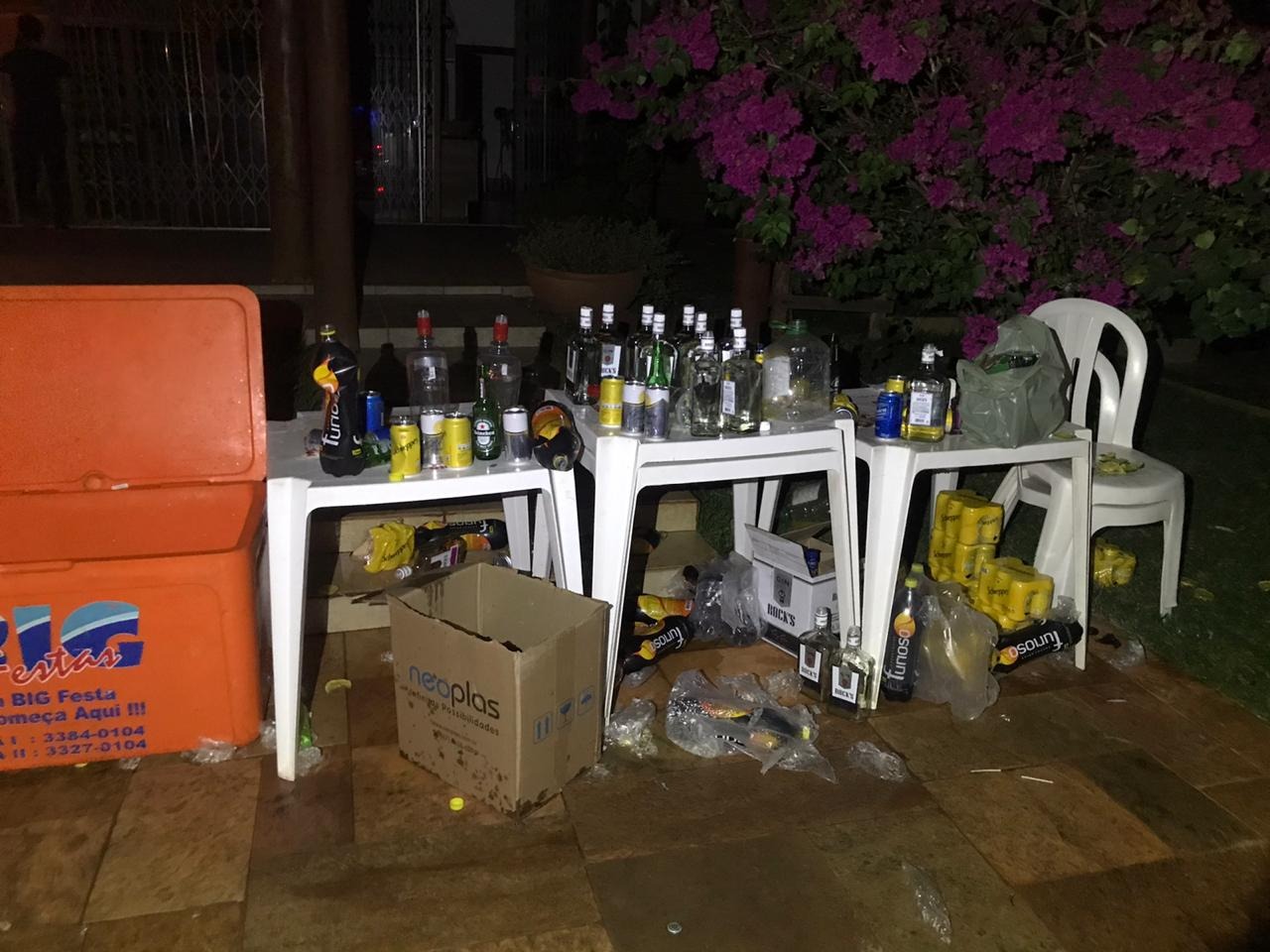 Cerca de 100 pessoas estavam na festa (Divulgação)