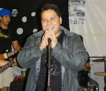 Leonardo cantando em evento de aniversário da cidade / Foto: Moreira Produções