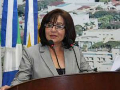 TJ-MS manda vereadora assumir prefeitura da cidade de Dourados A presidente da Câmara de Dourados, Délia Razuk virou prefeita da cidade após prisão de Artuzi.