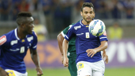 Com três mudanças no time titular, Cruzeiro bate Goiás por 1 a 0 Cruzeiro reencontrou com a vitória na tarde deste domingo ante o Goiás