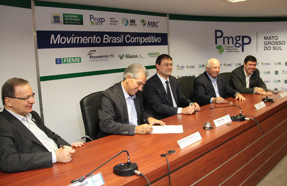 Reinaldo assina acordo de cooperação e promete eficiência na gestão pública