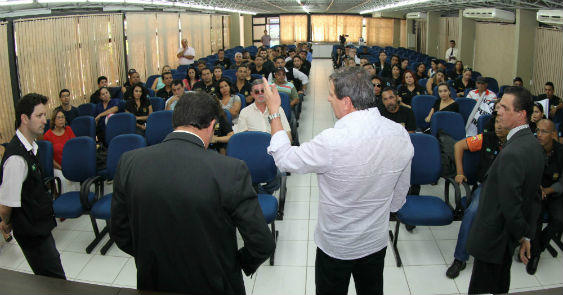 Governo recebe agentes penitenciários e marca nova audiência para sexta-feira