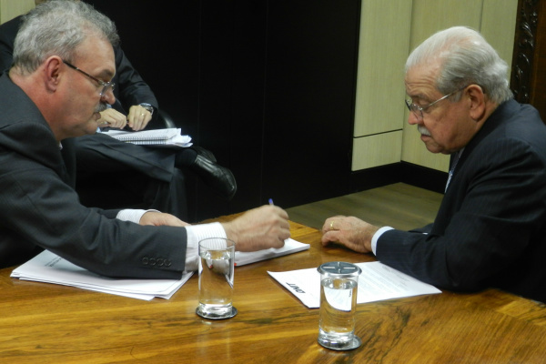Rodovia BR-163 terá vias paralelas, anuncia deputado Geraldo Resende Deputado Geraldo Resende com o ministro dos Transportes César Borges: recursos para melhorias na BR-163
