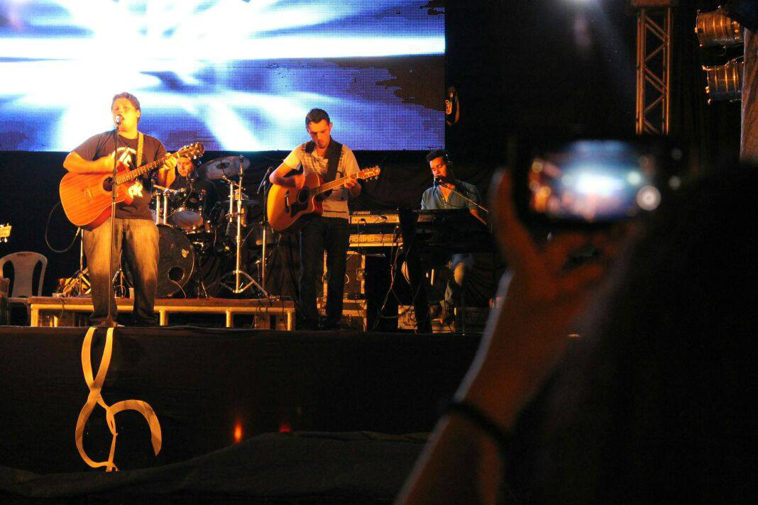 Leonardo e Lucas tocando no Festibai 2014 / Foto: Katiéli Duarte