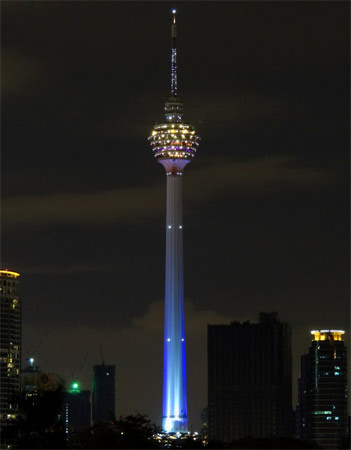 Menara Kuala Lumpur. A torre inaugurada em 1996 na capital da Malásia tem 420 metros de altura.
