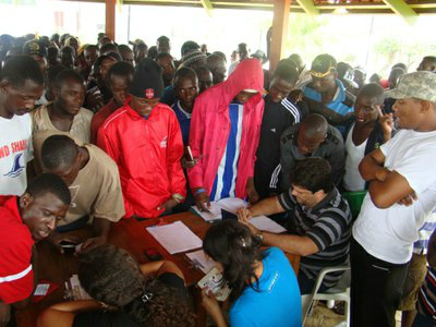 Dependentes de doação, haitianos no Acre também perderão abrigo Dependentes de doação, haitianos no Acre também perderão abrigo
