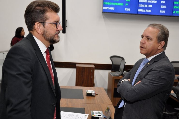 Lei: Entra em vigor suspensão das cobranças de consignados Os deputados estaduais Pedro Kemp e Coronel David são os autores da nova lei. Foto: Luciana Nassar/Arquivo ALEMS