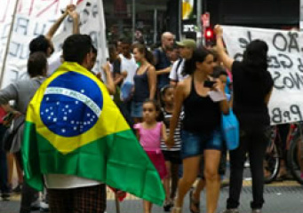 Protesto contra a Copa reúne mil pessoas e termina com depredação em São Paulo Foto: Djalma Vassão/Gazeta Press