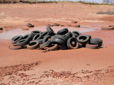 Secretaria de Meio Ambiente de Amambai verifica denúncia de crime ambiental na Vila Industrial A Prefeitura pede a colaboração da população e orienta a não descartar pneus usados a céu aberto e também não queimá-los.