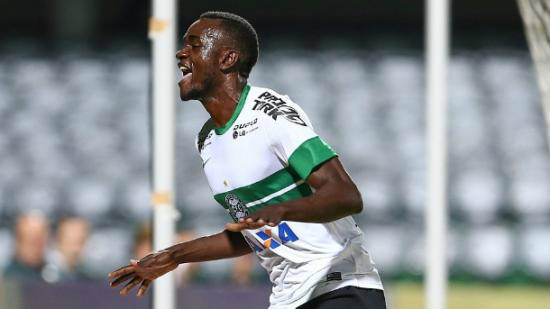 Coritiba ganha bem, mas continua na zona de rebaixamento