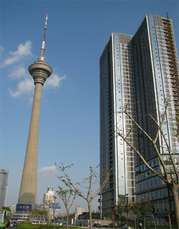Tianjin Tower. A torre de 415 metros de altura existe desde 1991 em Tianjin, na China. Sim, mais uma que fica na China.