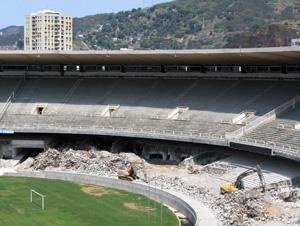 Rio termina retirada de cadeiras azuis do Maracanã Rio termina retirada de cadeiras azuis do Maracanã