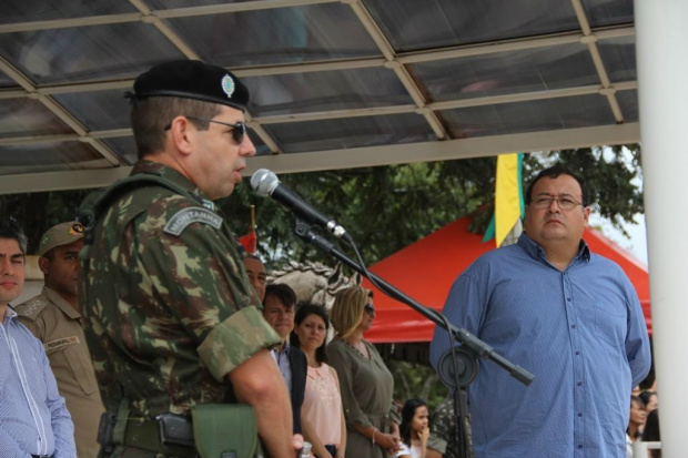 17º RC Mec recebe 173 novos soldados em Amambai Momento que o comandante do Regimento Solon Ribeiro, o tenente-coronel Rovian Alexandre Janjar, falava aos militares incorporadosFoto: Assessoria