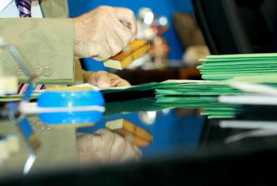 Leis estaduais aprovadas em 2011 já fazem parte do dia a dia Leis estaduais aprovadas em 2011 já fazem parte do dia a dia