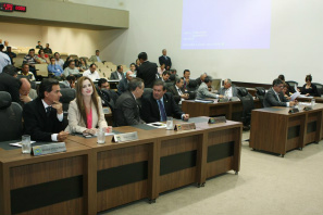 Aprovado programa para parcelar débitos de empresas Projeto foi aprovado unanimemente pelos deputados