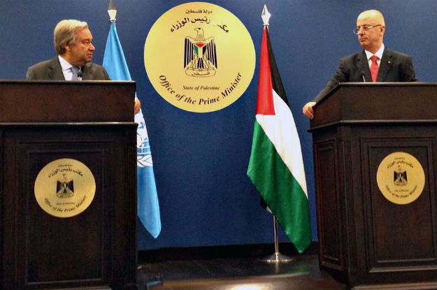 Secretário-geral da ONU, António Guterres, e o primeiro-ministro palestino Rami Hamdallah falam a jornalistas em Ramallah. Foto: ONU.