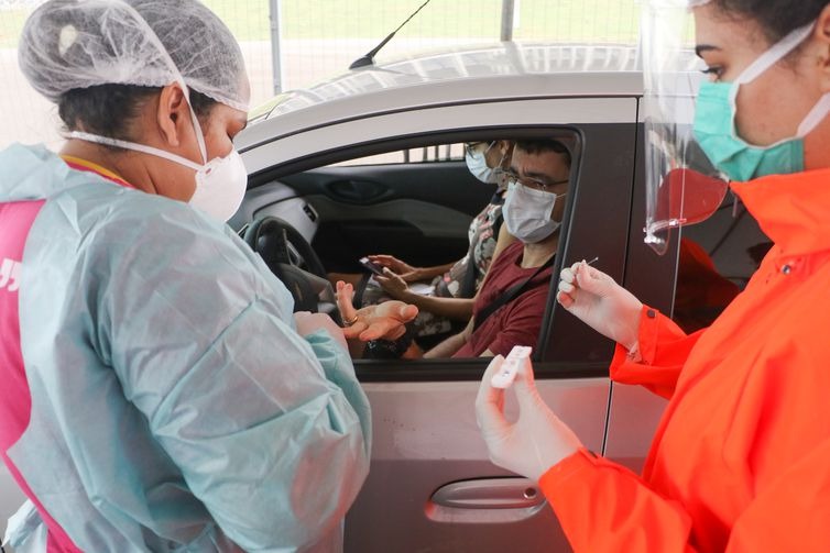 Em cidades maiores, já funcionam postos de testagem rápida, os drive thrus - Renato Alves/Agência Brasília/Direitos Reservados