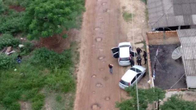 Operação da polícia de SC contra tráfico tem mandado em Sete Quedas Operação contra tráfico acontece nesta terça-feira em Santa Catarina e MS. (Foto: Serviço Aeropolicial (SAER)/Polícia Civil )
