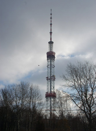 Kiev TV Tower. Inaugurada em 1974 em Kiev, capital da Ucrânia. Tem 385 metros de altura.
