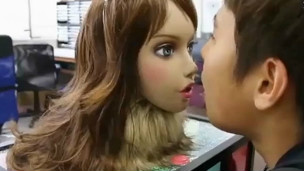 Quando o mau hálito é forte, robô Kaomi 'decreta' emergência