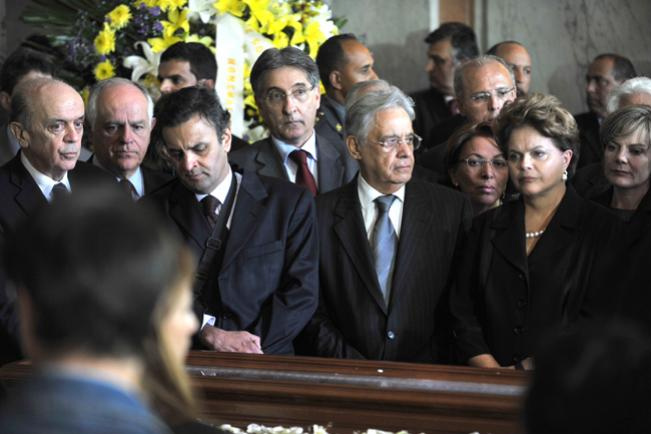 Com Serra, Aécio e FHC, Dilma dá adeus a Itamar