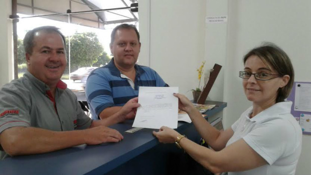 Chapa única concorre à direção da Associação Comercial de Amambai E/D - Empresários Júnior e Lelo protocolando a chapa