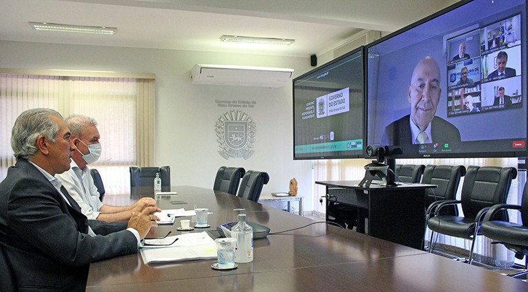 Reinaldo Azambuja reforça importância de mais vacinas Reinaldo Azambuja e secretário Geraldo Resende (Saúde) participaram da audiência pública virtual