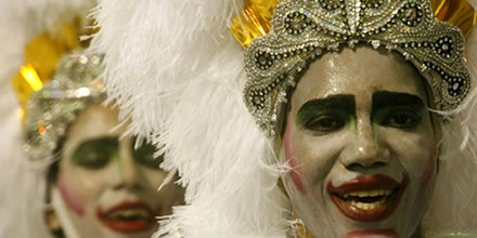 Confira a programação do carnaval no Rio de Janeiro Após o ensaio, desfila na passarela do samba a banda mais tradicional do Rio de Janeiro, o Cordão do Bola Preta. Sempre com marchinhas de carnaval e muito samba. Você verá uma multidão seguindo esta banda até a praça da apoteose. É uma experiência inesquecível. Foto: Divulgação
