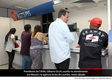 Total de 1.841 agências da Caixa abriram para saque do FGTS no sábado (11) O presidente da Caixa Econômica Federal, Gilberto Occhi, acompanhou as operações em Maceió (AL)