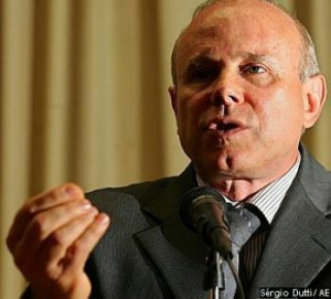 Mantega diz que não há sistemas invioláveis e que vazamentos sempre ocorreram Mantega diz que não há sistemas invioláveis e que vazamentos sempre ocorreram
