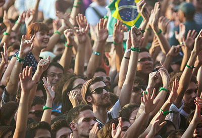 Como os eventos musicais movimentam o turismo no país