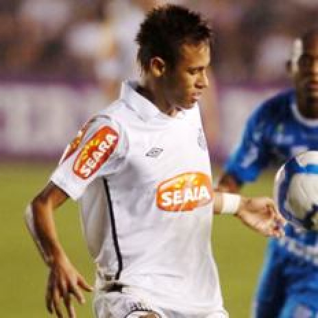 Santos vence e se aproxima dos líderes