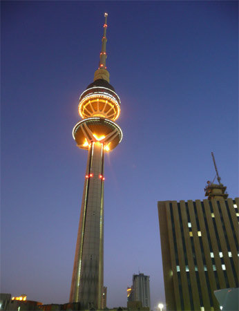 Liberation. Inaugurada também em 1996 na Cidade do Kuwait, no Kuwait. Tem 372 metros de altura.