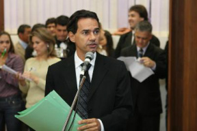 André indica repensar veto e projeto do IPVA fica para 2014 Na opinião de Trad, projeto incentivará o pagamento do tributo.