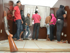 Nove pessoas foram encaminhadas para a Depac (Foto: Minamar Júnior)