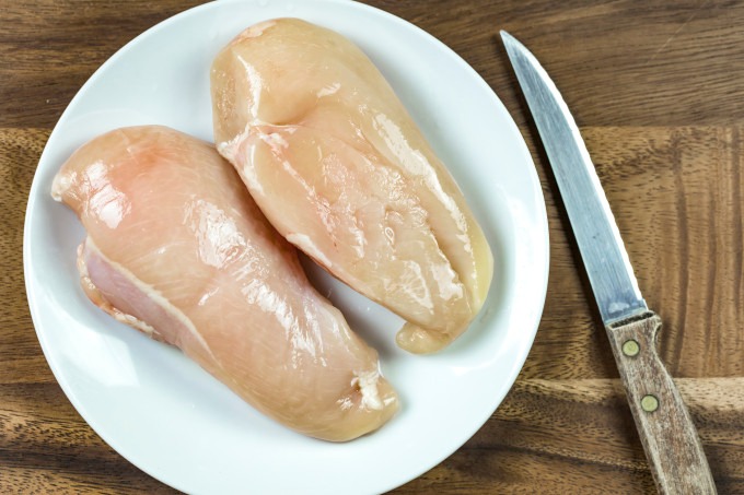 Polêmica: lavar ou não o frango cru? Organização Mundial da Saúde responde Polêmica: lavar ou não o frango cru? Organização Mundial da Saúde responde
