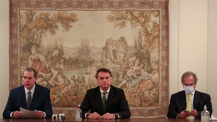 O presidente do STF, Dias Toffoli; o presidente da República, Jair Bolsonaro e o ministro da Economia, Paulo Guedes, nesta quinta-feira, reunidos no Supremo - Marcos Corrêa/Presidência da República