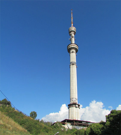 Amaty Tower. Foi inaugurada em 1996 em Almaty, no Cazaquistão. Mede 371 metros.