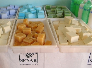 Fabricar produtos de limpeza pode gerar até 30% de economia