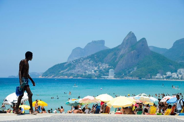 Cresce número de turistas estrangeiros que aprovam visita ao Brasil Cariocas e turistas enchem praias do Rio (Tomaz Silva/Arquivo Agência Brasil)