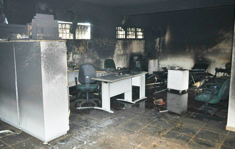 Agência do Detran que pegou fogo deve ficar pronta em dois meses Móveis e equipamentos eletrônicos foram destruídos pelas chamas durante o incêndioJoelso Gonçalves/Aral Moreira News