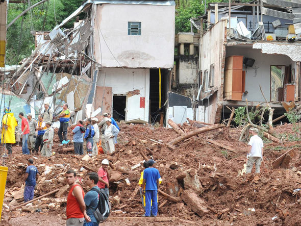 Chuvas deixam pelo menos 150 desalojados em Nova Friburgo